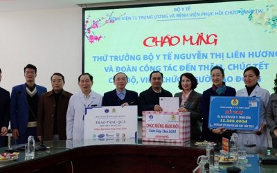 Thứ trưởng Bộ Y tế Nguyễn Thị Liên Hương thăm, tặng quà Tết tại Bệnh viện 71 Trung ương