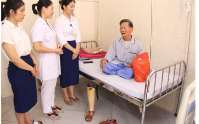 Hơn 30 suất quà được trao tặng đến người bệnh là thương binh, bệnh binh đang điều trị tại Bệnh viện 71 Trung ương.