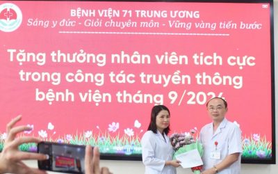 Công đoàn Bệnh viện tổ chức lễ tặng thưởng cho nhân viên xuất sắc trong công tác truyền thông bệnh viện tháng 9/2024