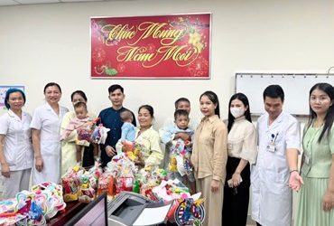 HOẠT ĐỘNG TẶNG QUÀ TẾT TRUNG THU CHO CÁC BỆNH NHÂN NHI TẠI BỆNH VIỆN 71 TW